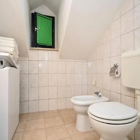 House Mari 1