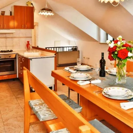 House Mari 1 Semesterbostad